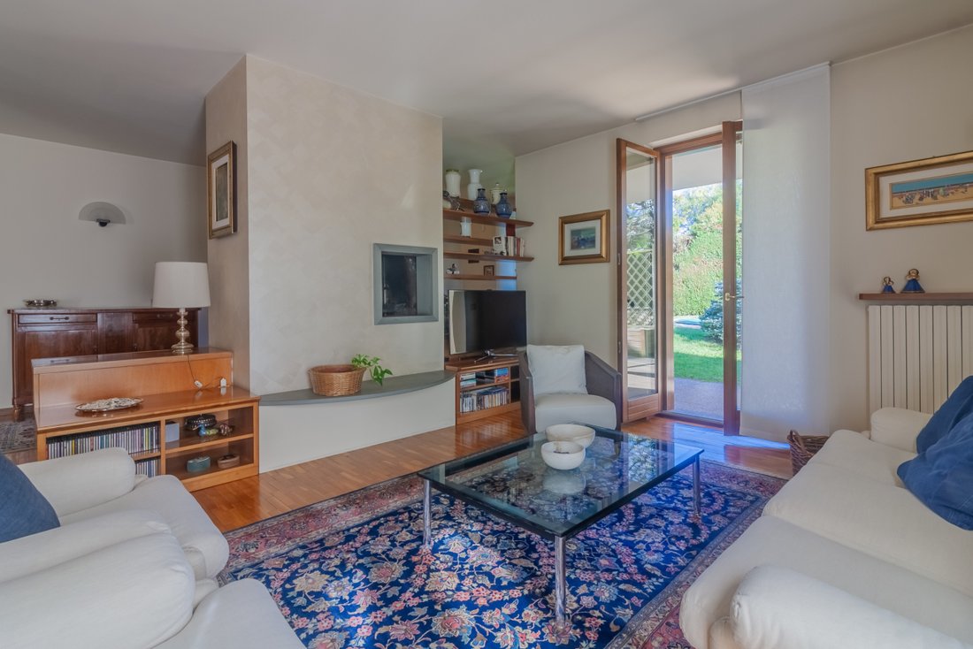 Villa in Brugnola, Cantu, Lombardy 1 - 14830326