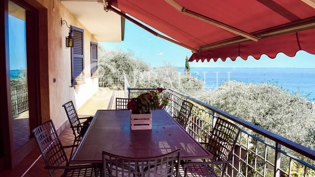 Villa in Gardone Riviera, Lombardy, Italy 3 - 15611102
