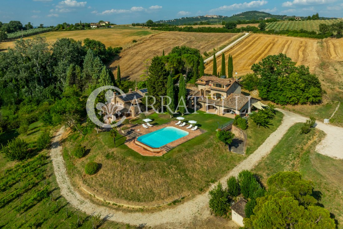Villa in Todi, Umbria, Italy 1 - 15944498
