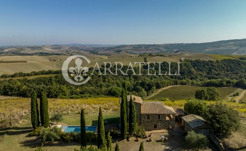 Country House in Montalcino, Tuscany, Italy 1