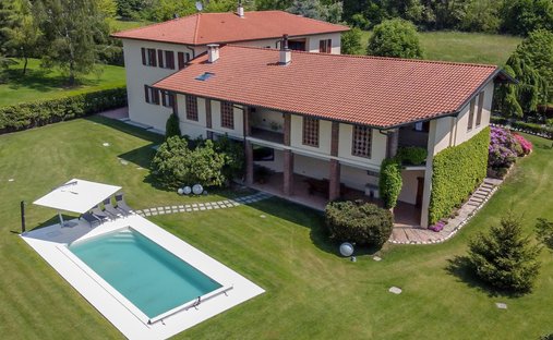 Villa a Venegono Superiore, Lombardia, Italia 1