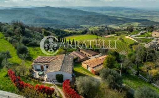 Country House in Montalcino, Tuscany, Italy 1