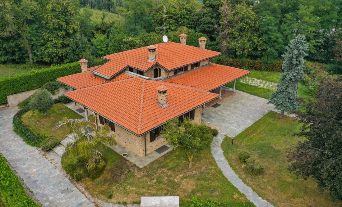 Villa in Brenna, Lombardy, Italy 2 - 14211703