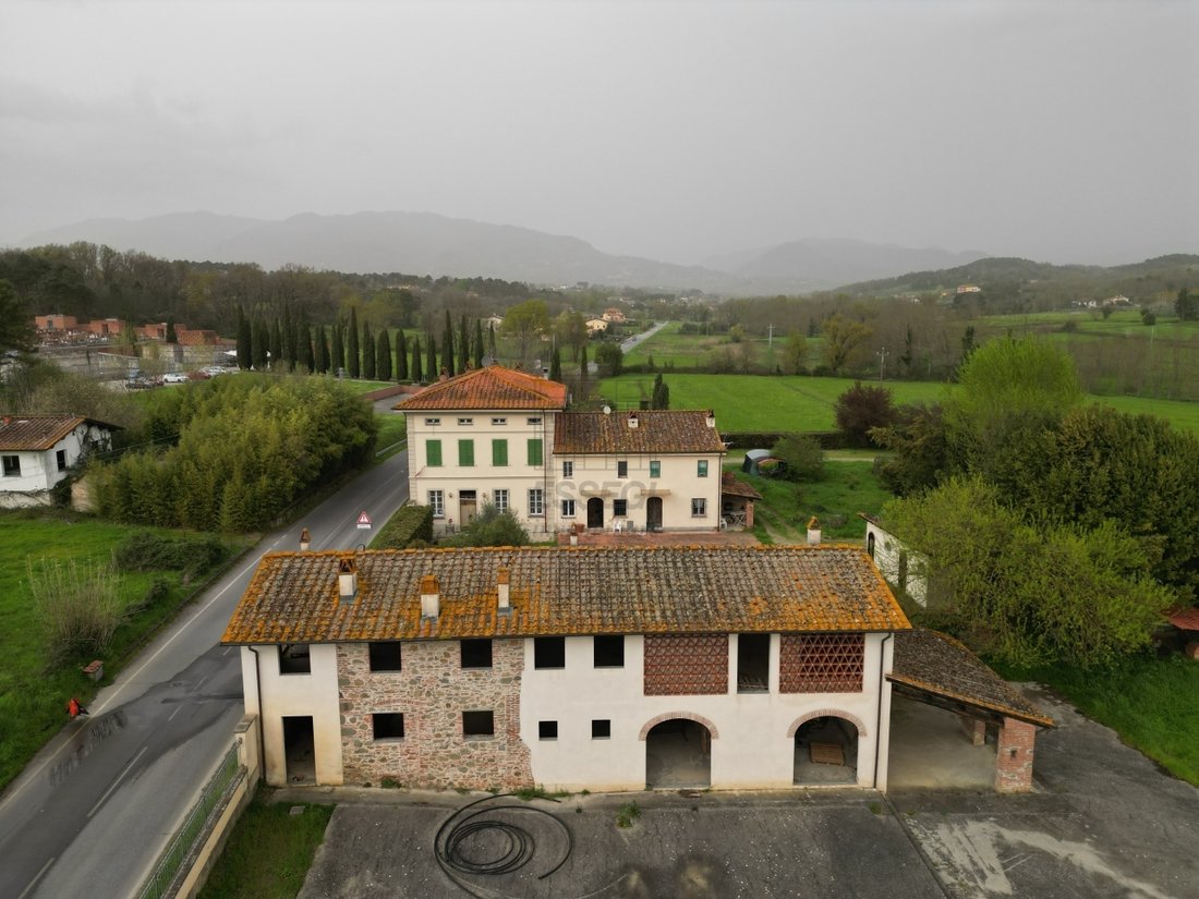 Villa in Porcari, Tuscany, Italy 3 - 14091992