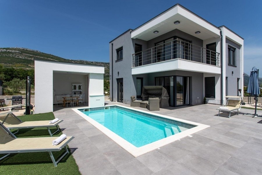 Villa in Kastel Kambelovac, Split-Dalmatia County, Croatia 1 - 17099486