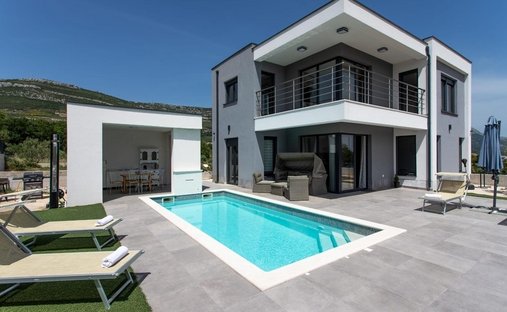 Villa in Kastel Kambelovac, Split-Dalmatia County, Croatia 1