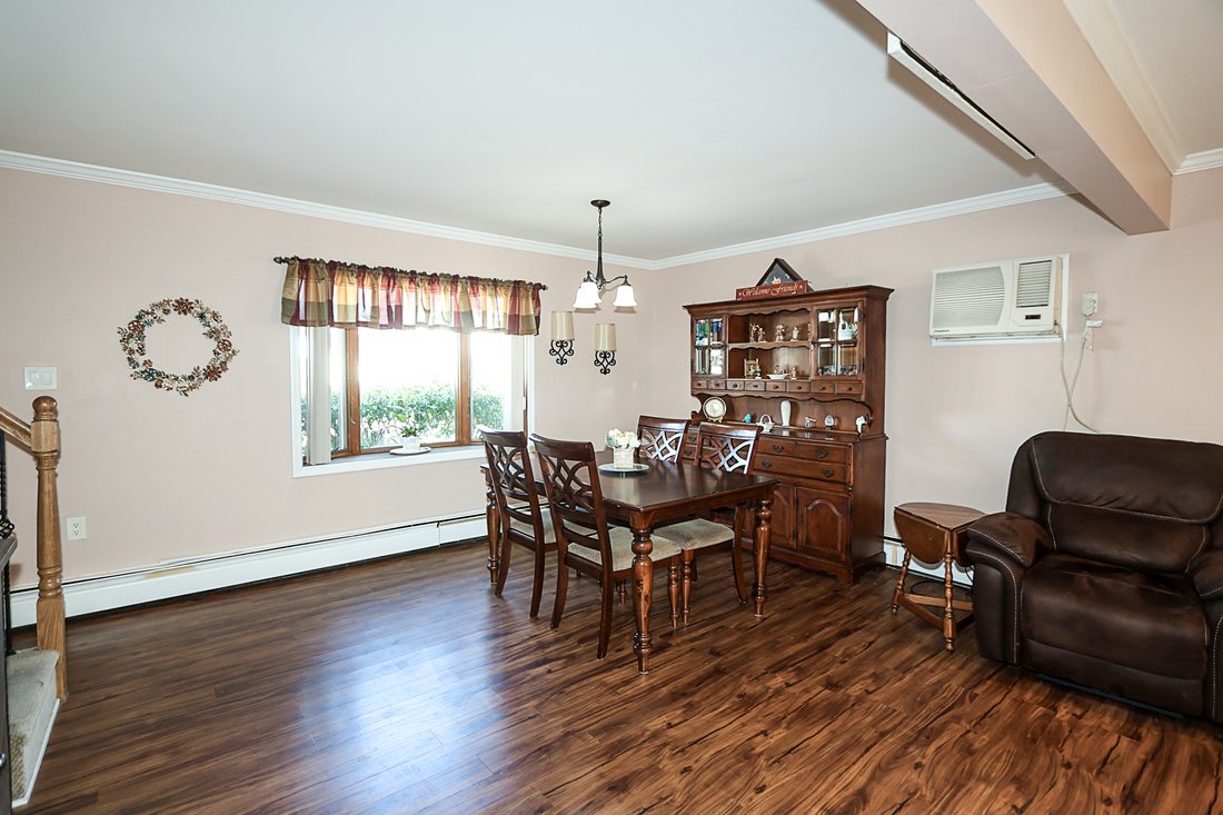 House in Levittown, New York, United States 5 - 17099383