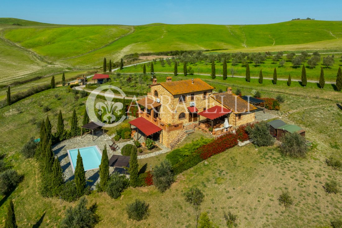Corps de ferme à Volterra, Toscane, Italie 3 - 15488050