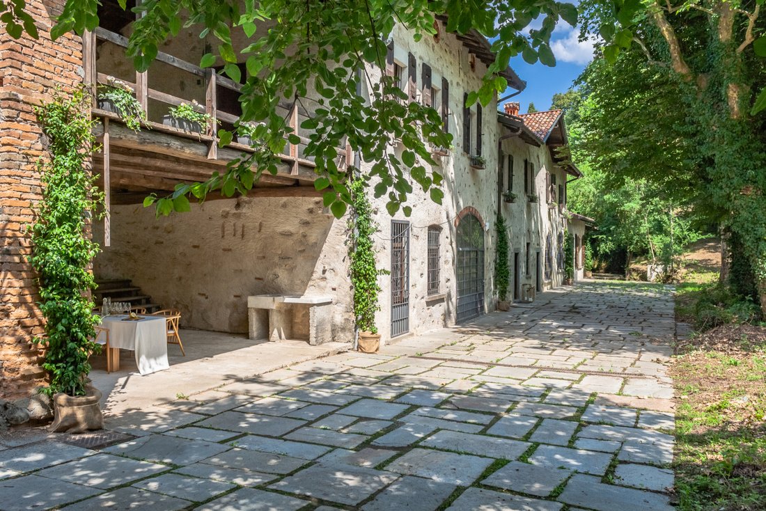 Country House in Anzano del Parco, Lombardy, Italy 1 - 12327184