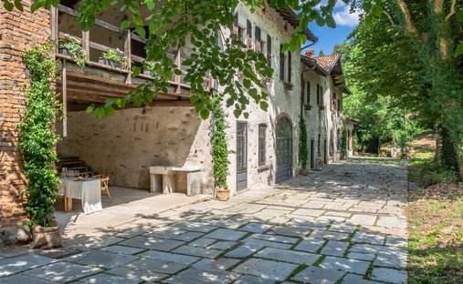 Country House in Anzano del Parco, Lombardy, Italy 1