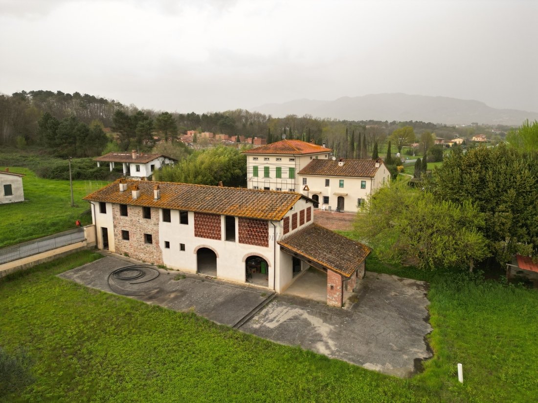 Villa in Porcari, Tuscany, Italy 1 - 14091992