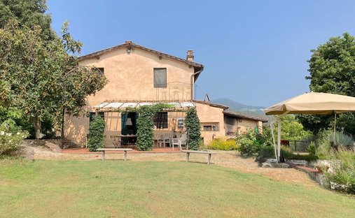 Country House in San Marco, Lucca, Italy 1