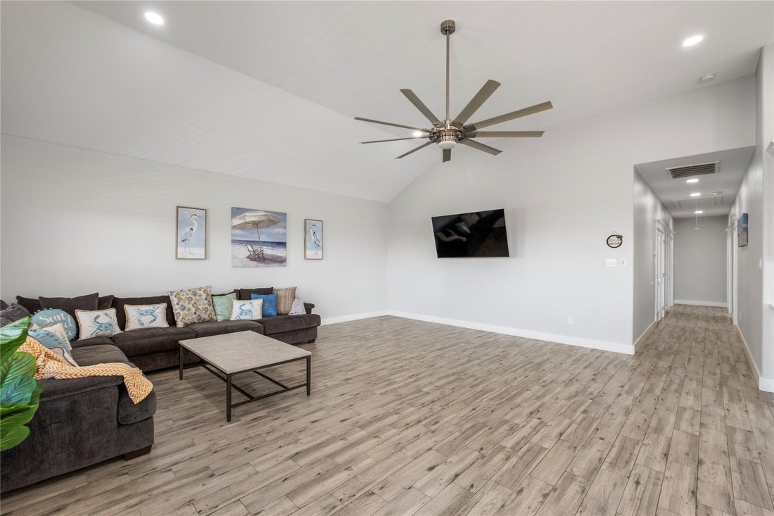 House in Galveston, Texas, United States 4 - 17099141