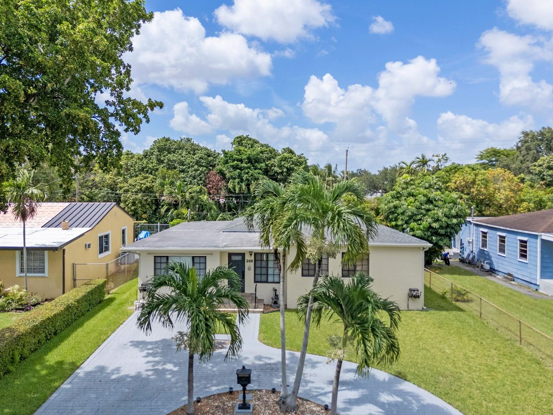 House in Miami Springs, Florida, United States 1 - 17100739