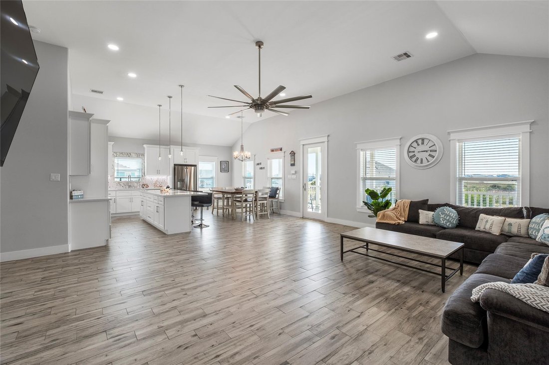 House in Galveston, Texas, United States 2 - 17099141