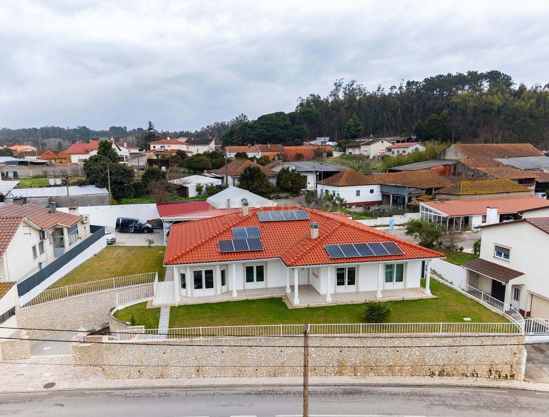 Villa in Regueira de Pontes, Leiria District, Portugal 1 - 17128286