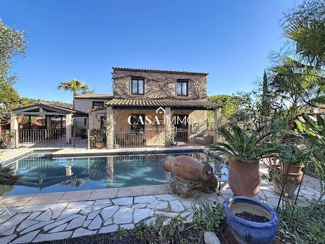 House in Hyeres, Provence-Alpes-Côte d'Azur, France 1 - 16961412