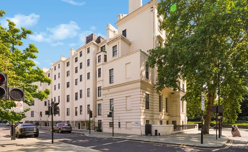 Apartment in Hyde Park, Westminster, England 1