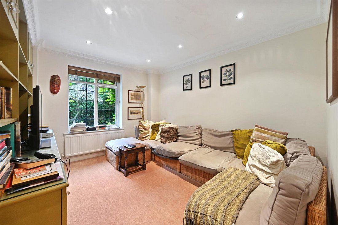 House in Great Stanmore, Harrow, England 5 - 17103919