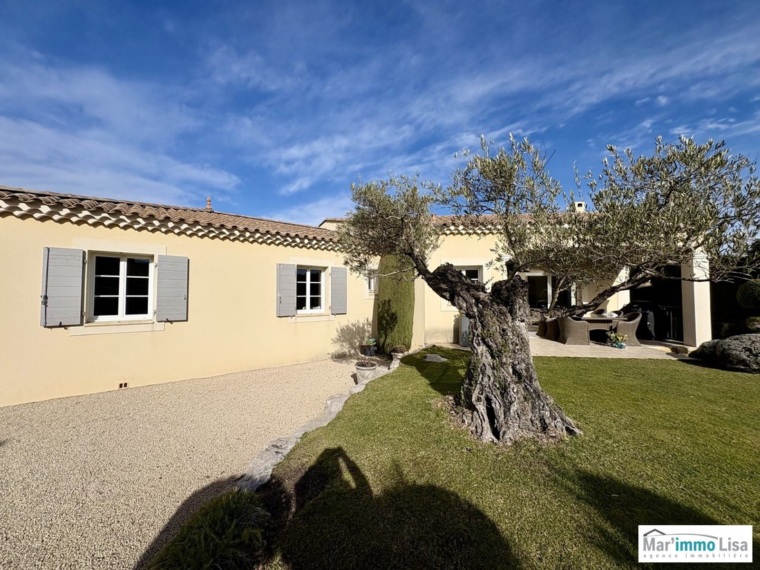 Villa in Saint-Saturnin-lès-Avignon, Provence-Alpes-Côte d'Azur, France 3 - 17112565