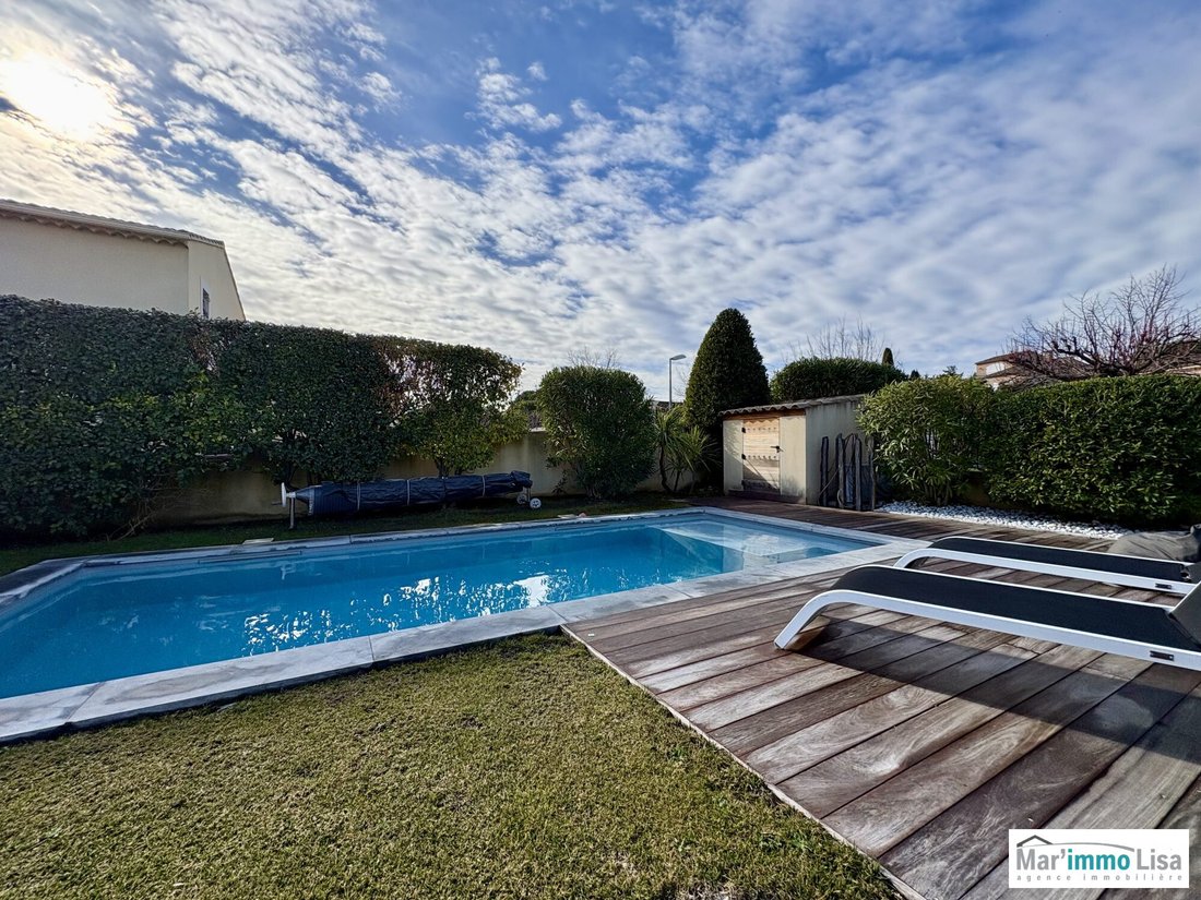 Villa in Saint-Saturnin-lès-Avignon, Provence-Alpes-Côte d'Azur, France 2 - 17112565