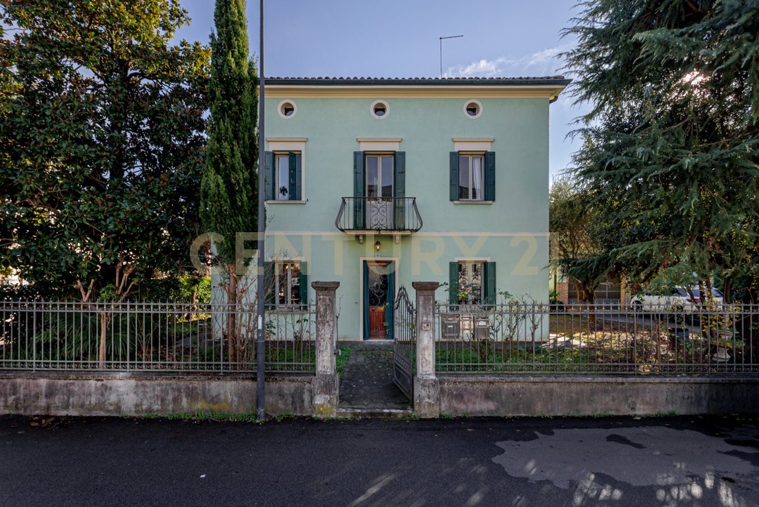 Villa in Treviso, Veneto, Italy 1 - 16858592
