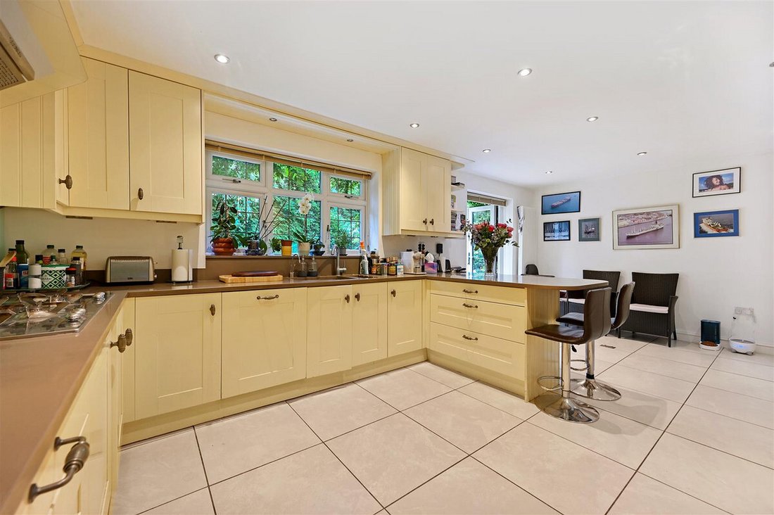 House in Great Stanmore, Harrow, England 3 - 17103919