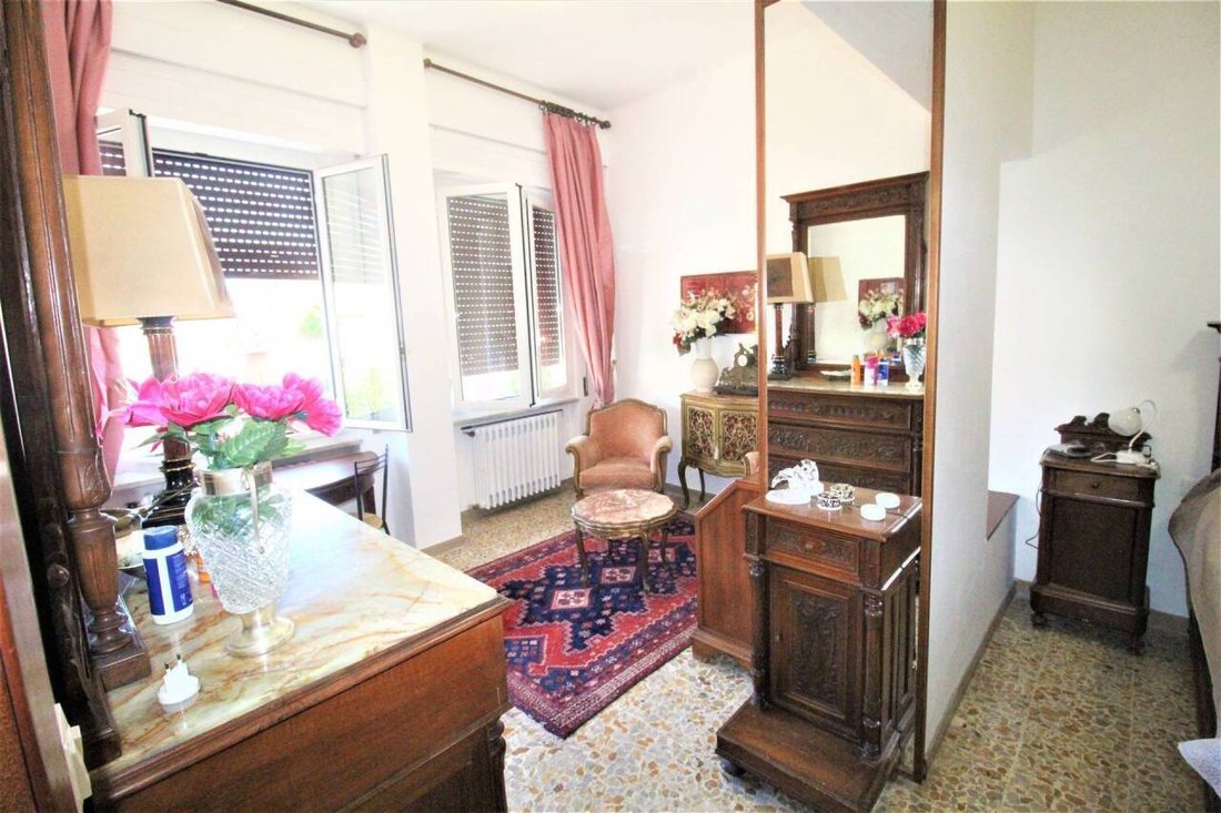 Villa in Marina di Carrara, Tuscany, Italy 3 - 12471456