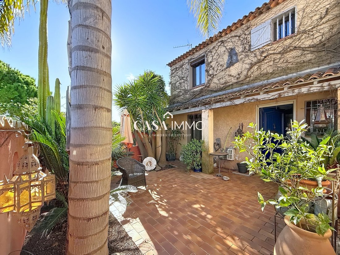 House in Hyeres, Provence-Alpes-Côte d'Azur, France 3 - 16961412