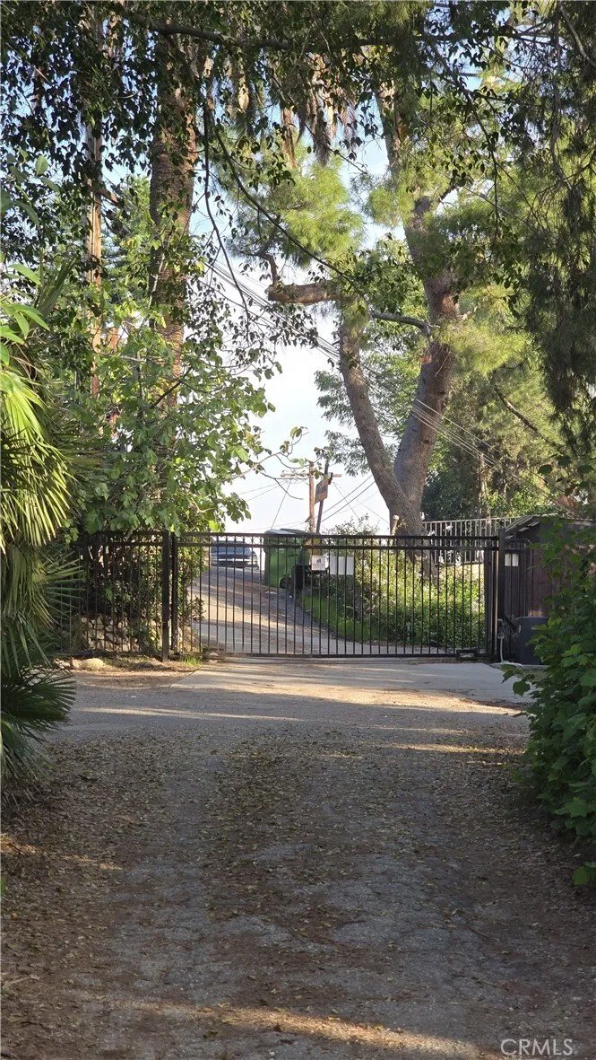 Los Angeles, California, United States 4 - 16887612