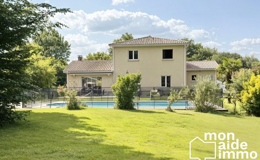 House in Latresne, Nouvelle-Aquitaine, France 1