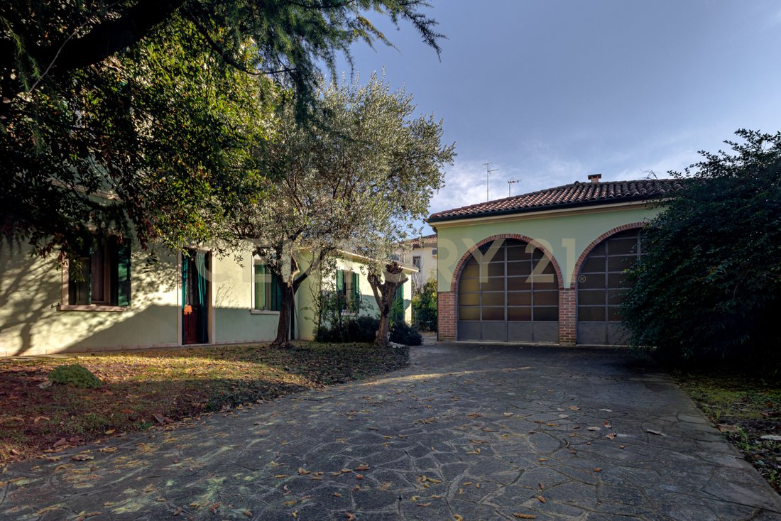 Villa in Treviso, Veneto, Italy 4 - 16858592