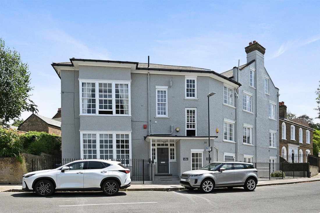 Apartment in Harrow On The Hill, Harrow, England 1 - 17103896