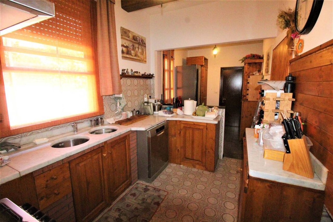 Villa in Marina di Carrara, Tuscany, Italy 2 - 12471456