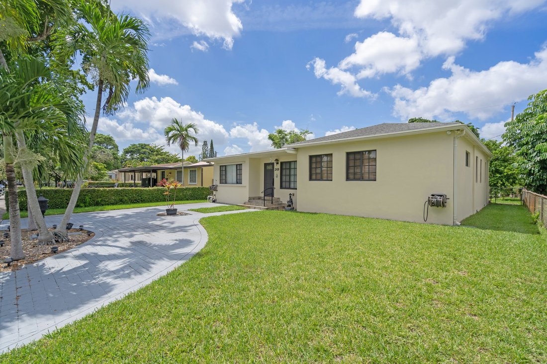 House in Miami Springs, Florida, United States 2 - 17100739