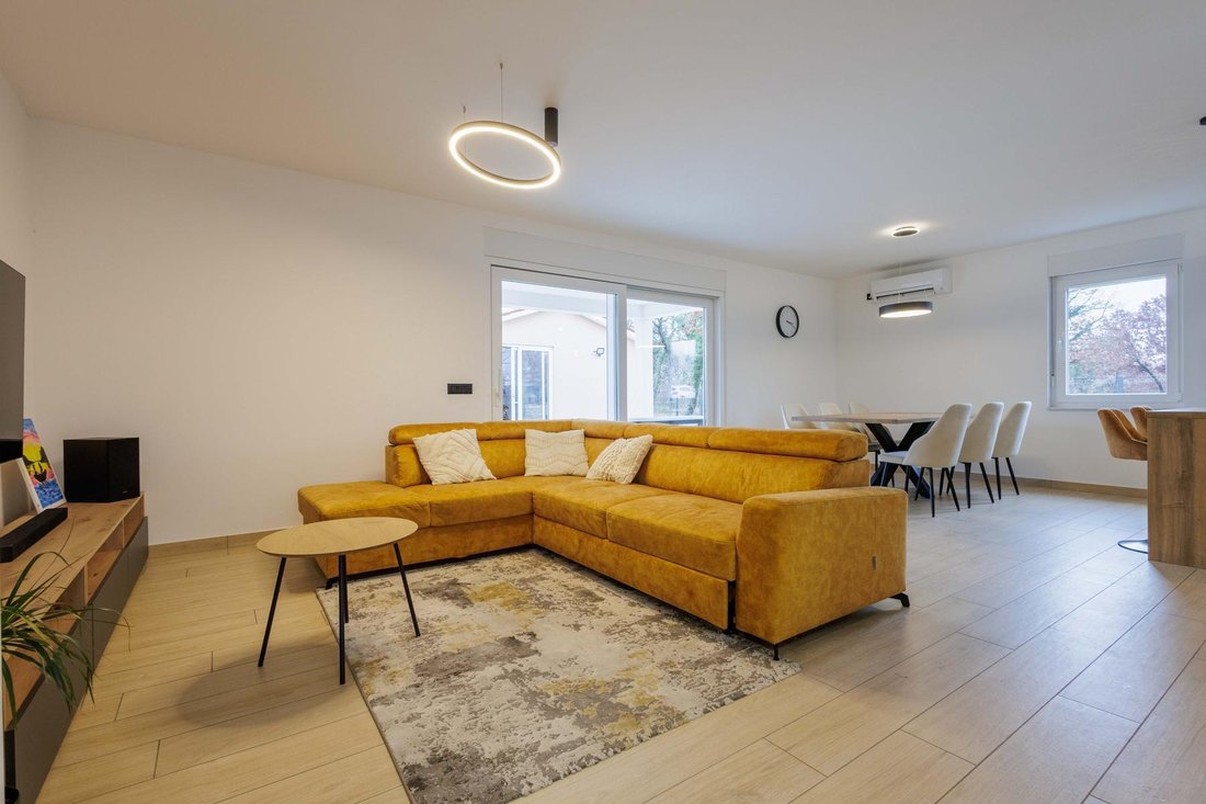 Villa in Kunj, Istria County, Croatia 2 - 17104472