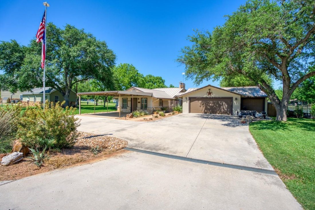 House in Llano, Texas, United States 2 - 17130366