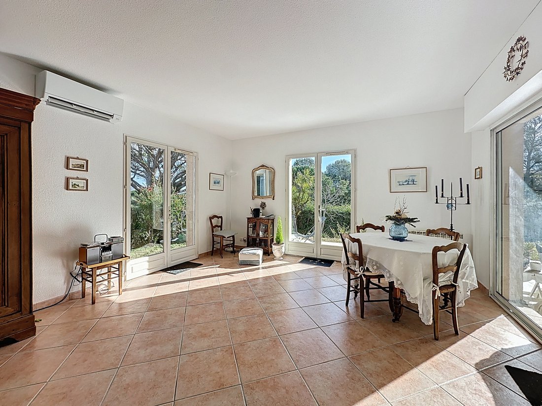 Villa in Le Dramont-Agay-Anthéor-Le Trayas, Saint-Raphaël, France 4 - 17082575