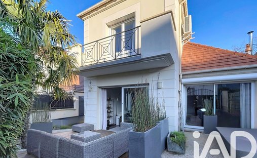 House in Buzenval, Rueil-Malmaison, France 1