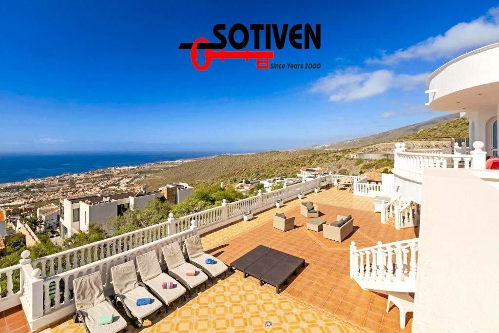 Villa in Costa Adeje, Adeje, Canary Islands 3 - 17061069