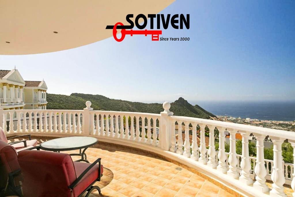 Villa in Costa Adeje, Adeje, Canary Islands 1 - 17061069