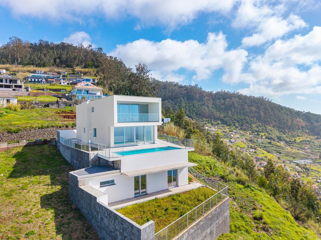 Villa in Arco da Calheta, Madeira, Portugal 1 - 17132970