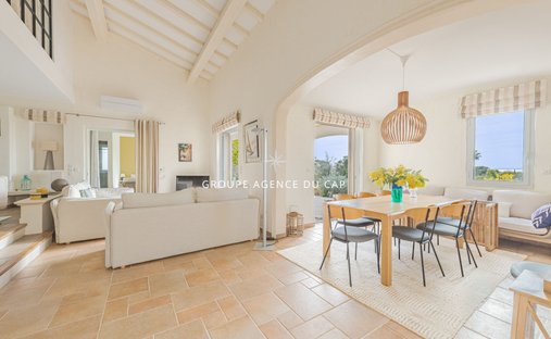 Villa in Valescure-Vaulongue-Clair Bois-Vallon Suveret, Saint-Raphaël, France 1