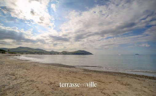 Apartment in Saint-Cyr-sur-Mer, Provence-Alpes-Côte d'Azur, France 1