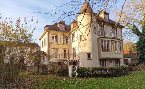 Casa a Poigny-la-Forêt, Isola di Francia, Francia 1