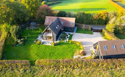 Luxury houses for sale in Upper Woolhampton, England, United Kingdom ...
