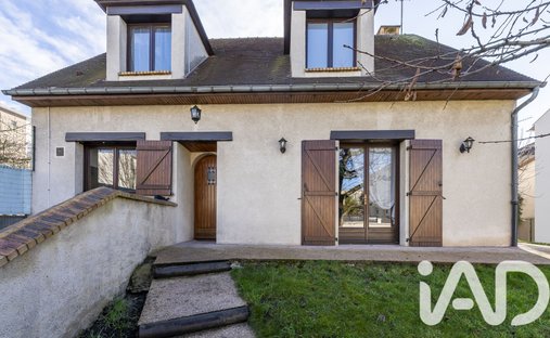 House in Sorbiers, Chevilly-Larue, France 1