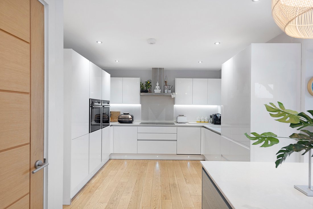 House in Sutton, England 5 - 17135098