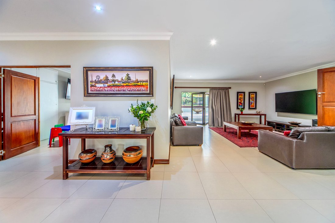 Country House in Munyaka Waterfall City, Gauteng, South Africa 4 - 17136665