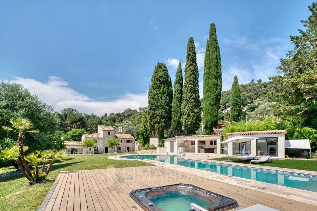 Villa in Saint-Paul-de-Vence, Provence-Alpes-Côte d'Azur, France 1 - 16879681